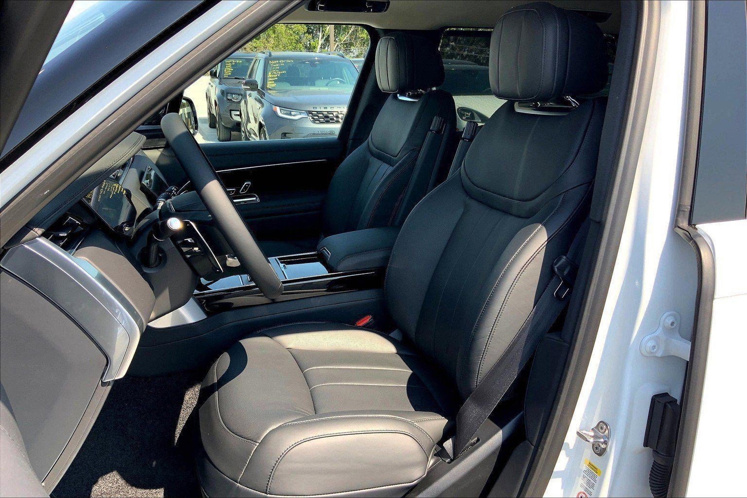 New 2025 Land Rover Range Rover Long Wheelbase SE AWD/4WD image 3
