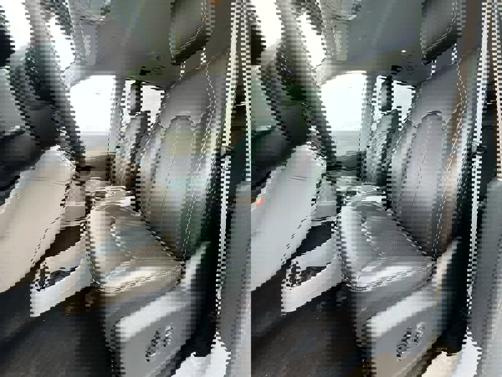 Used 2023 Chrysler Pacifica Touring-L image 16