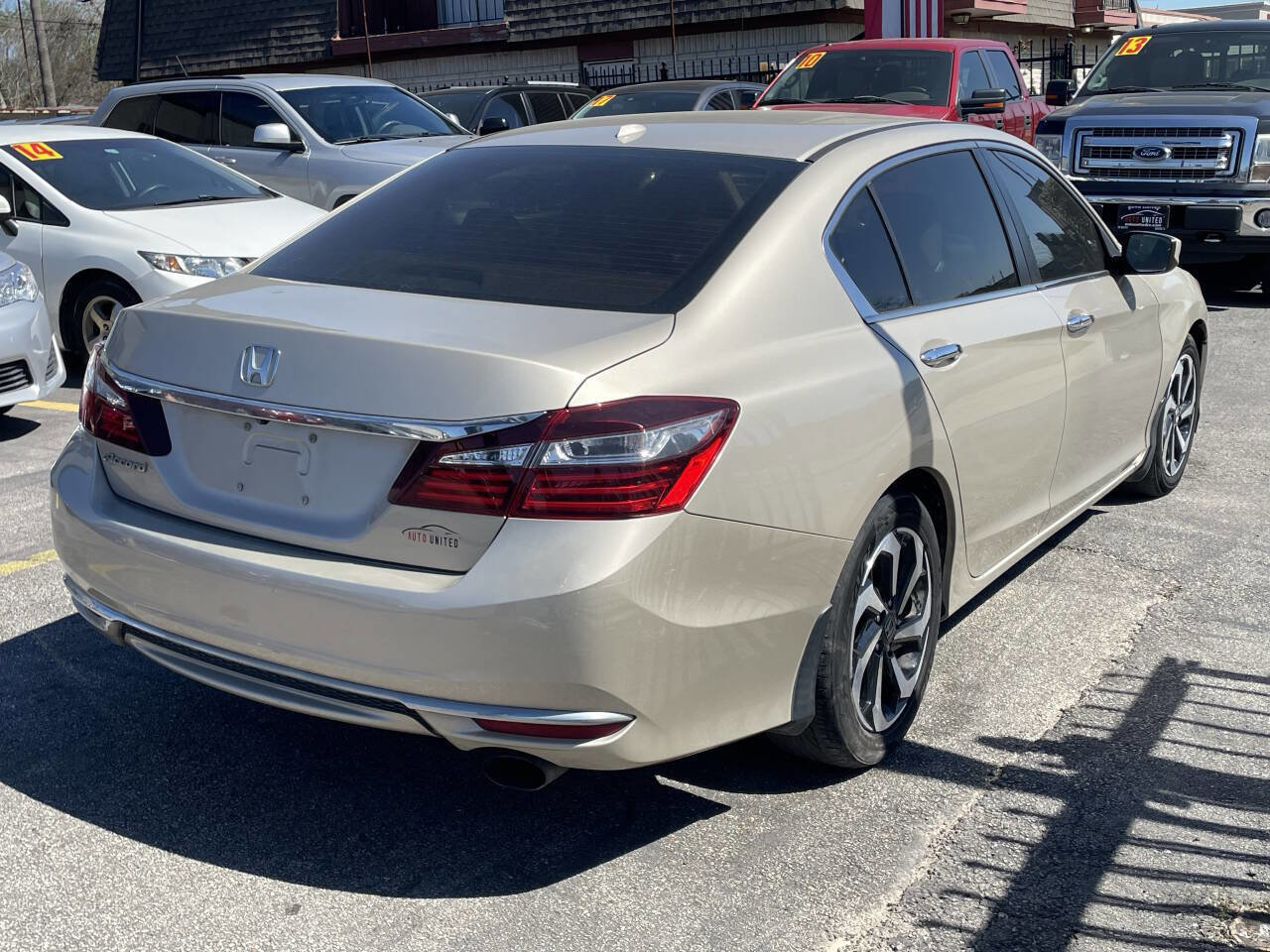 Used 2017 Honda Accord EX-L image 19