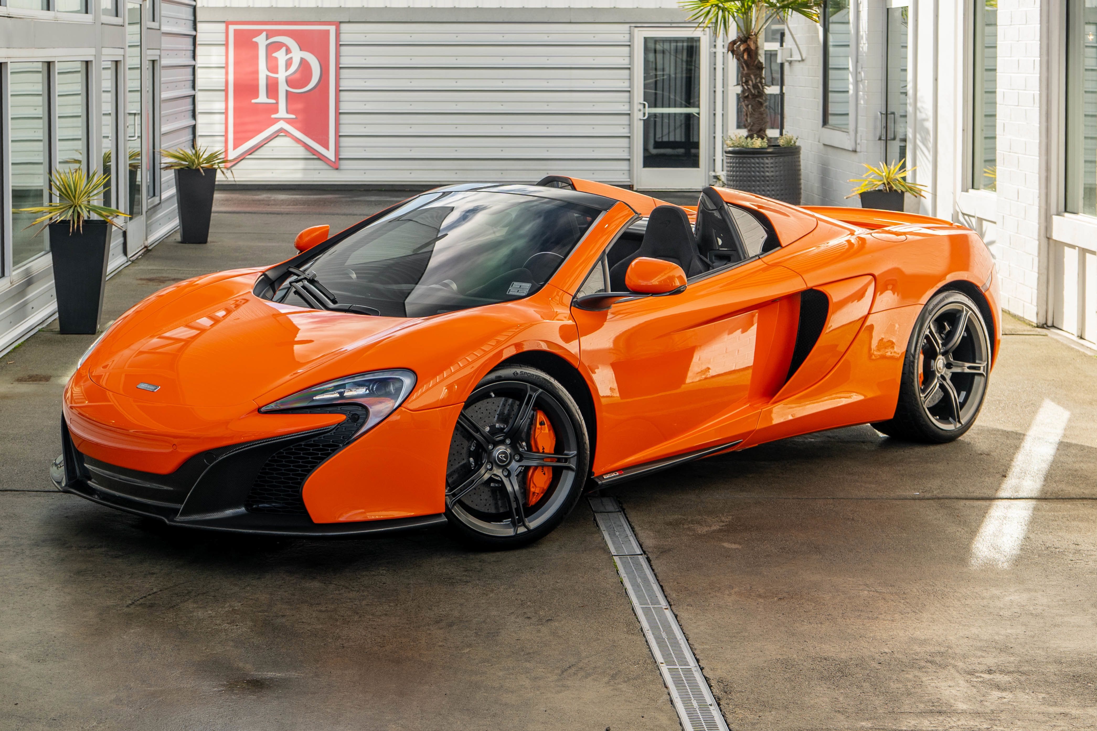Used 2015 McLaren 650S Spider image 11