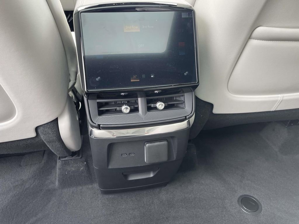 New 2026 Cadillac Vistiq Sport image 14