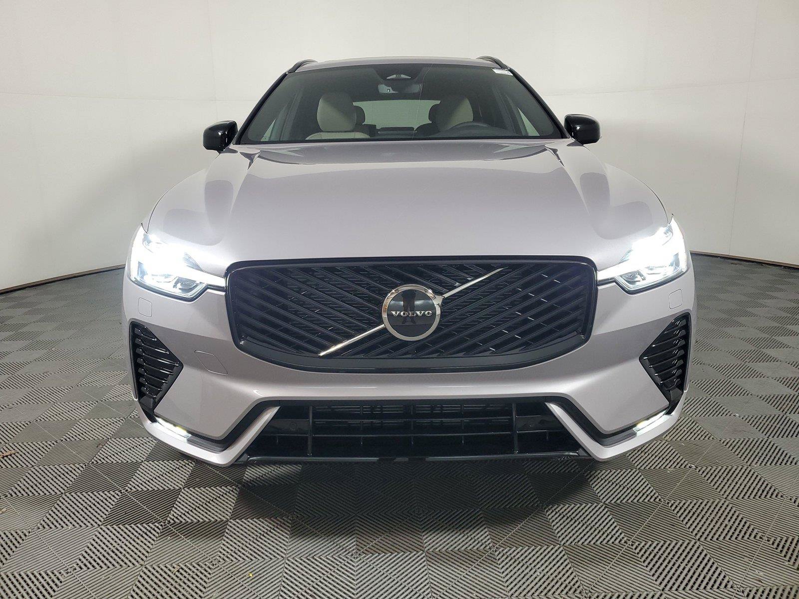 New 2027 Volvo XC60 B5 Core AWD/4WD image 2
