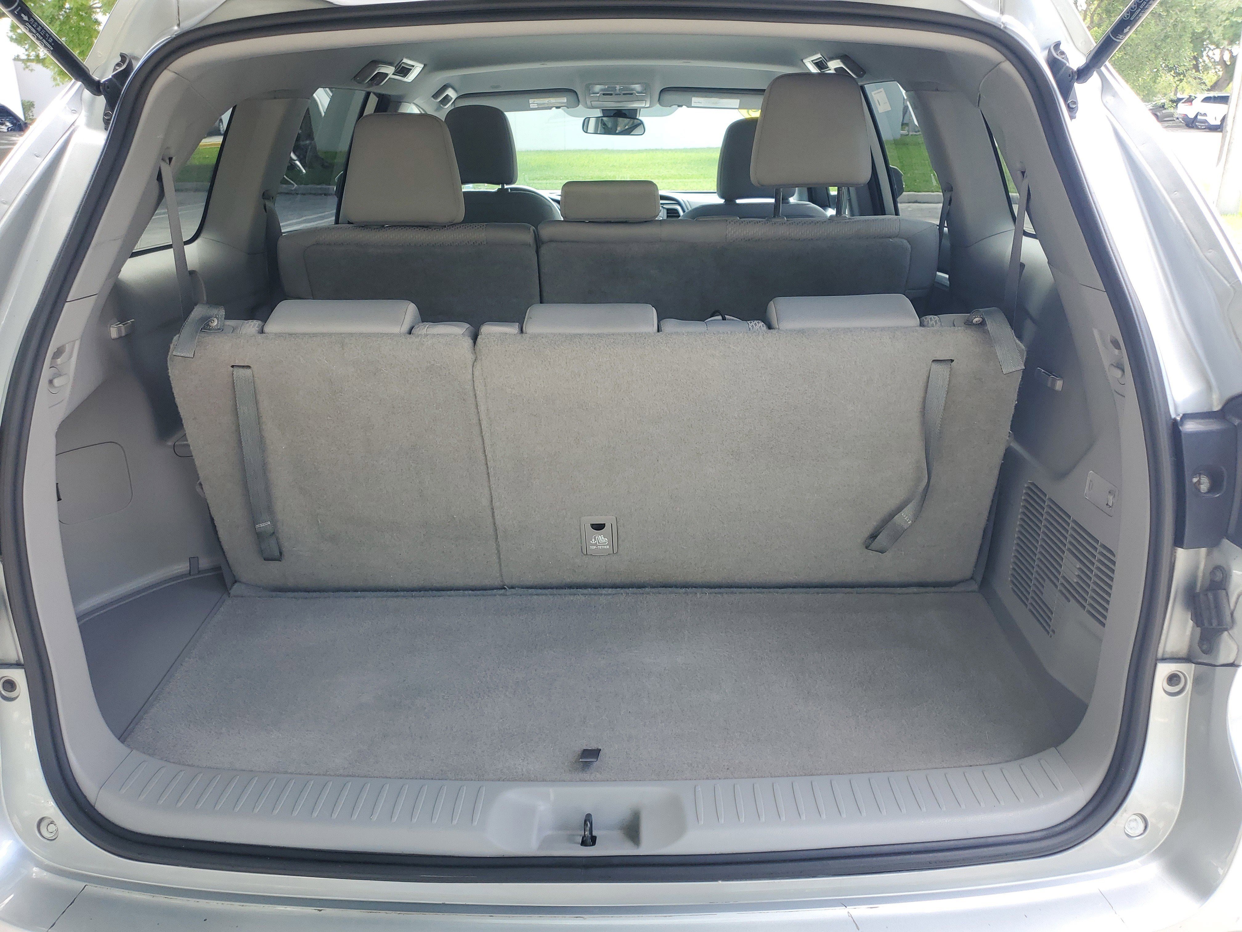 Used 2019 Toyota Highlander LE FWD image 9