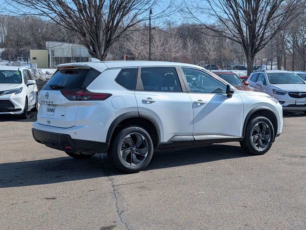 Used 2025 Nissan Rogue SV AWD/4WD image 7