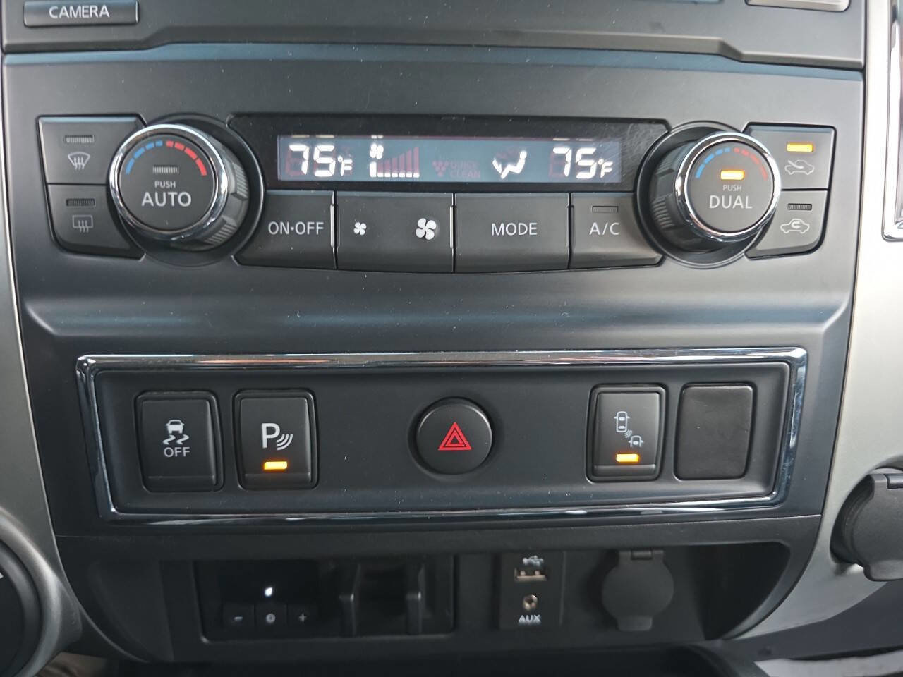 Used 2016 Nissan Titan SV AWD/4WD image 28