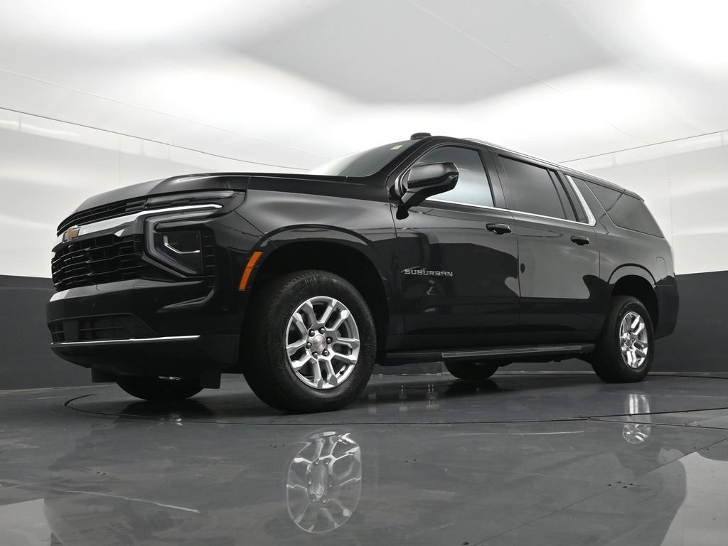 Used 2025 Chevrolet Suburban LS RWD image 28