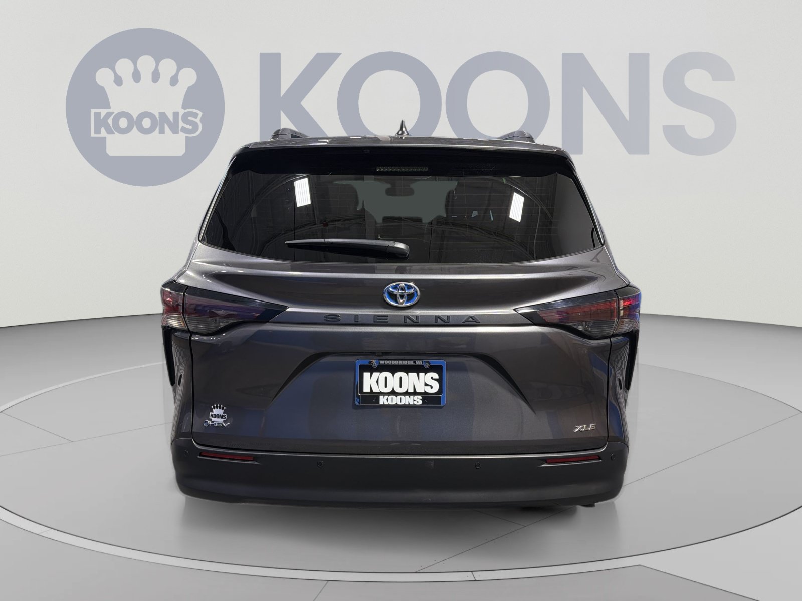 Used 2025 Toyota Sienna XLE w/ XLE Plus Package FWD image 1