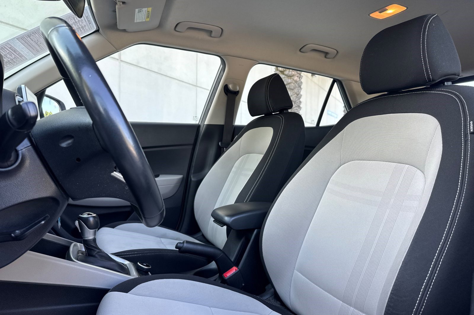 Used 2021 Hyundai Venue SEL FWD image 5