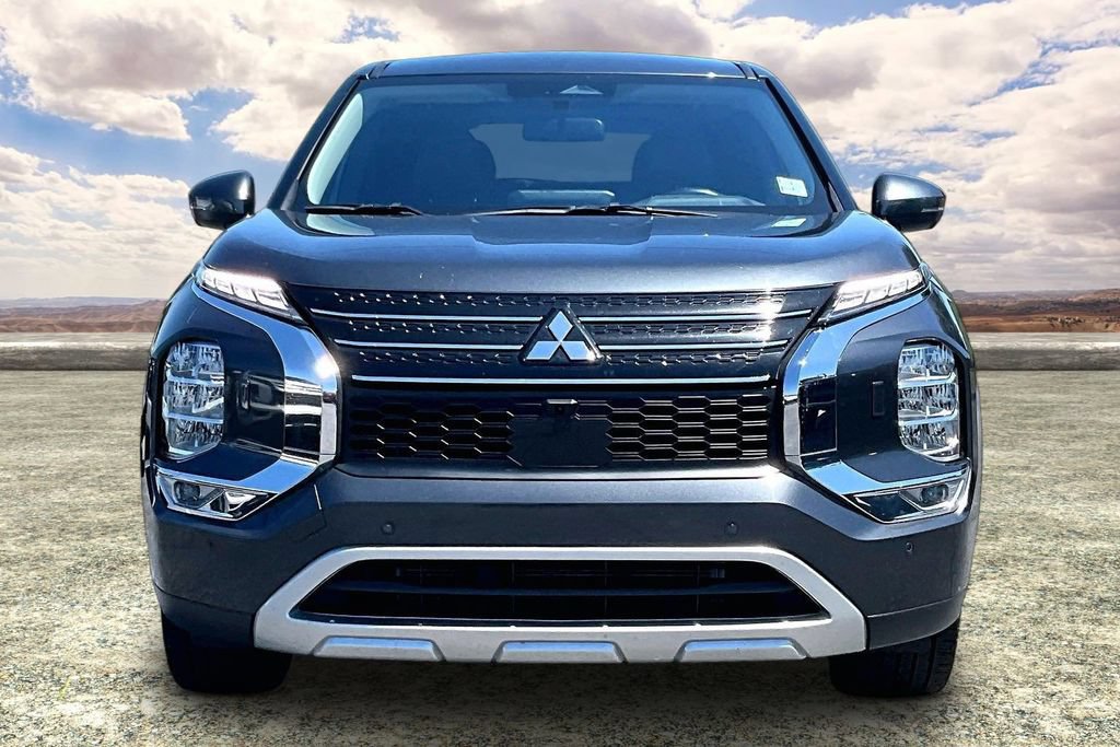 Used 2024 Mitsubishi Outlander SE AWD/4WD image 2