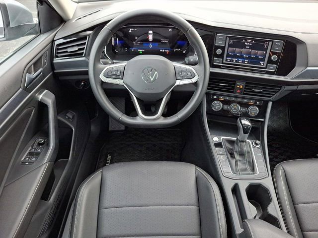 Used 2023 Volkswagen Jetta SE w/ Panoramic Sunroof Package FWD image 14