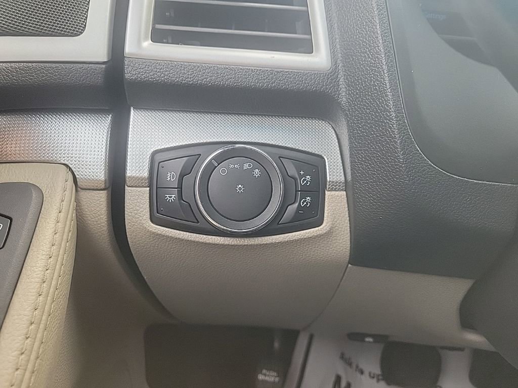 Used 2014 Ford Explorer XLT image 10