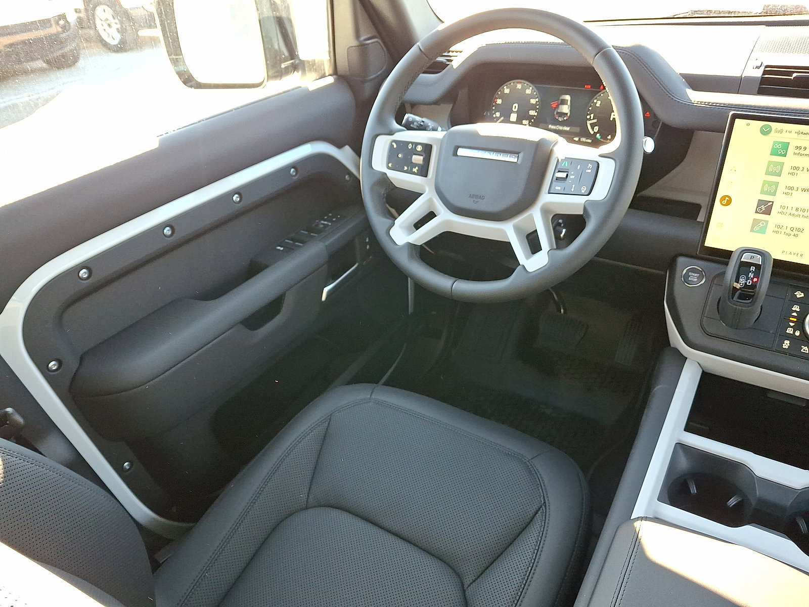 New 2026 Land Rover Defender 110 X-Dynamic SE image 12