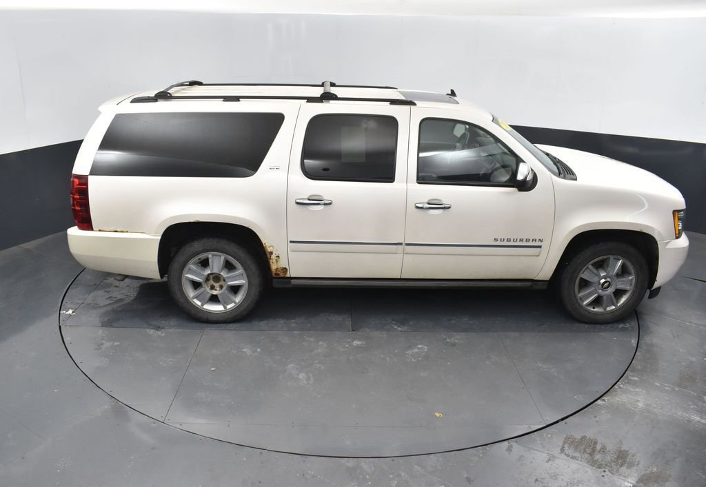 Used 2010 Chevrolet Suburban LTZ image 40