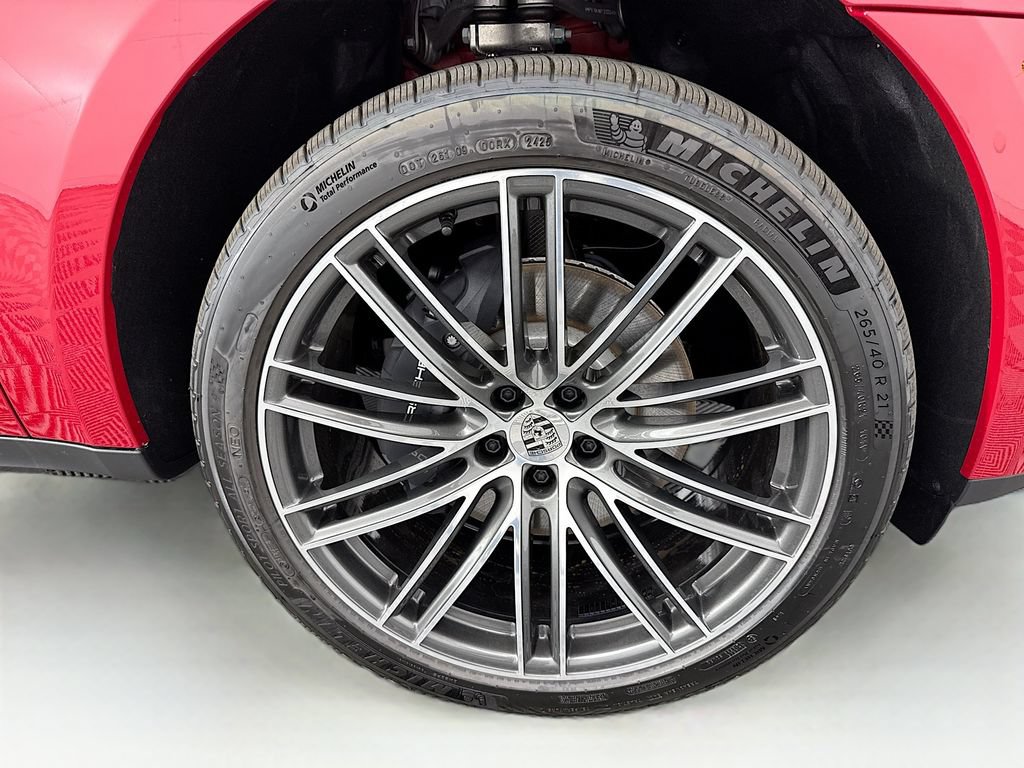 Used 2026 Porsche Macan AWD/4WD image 33