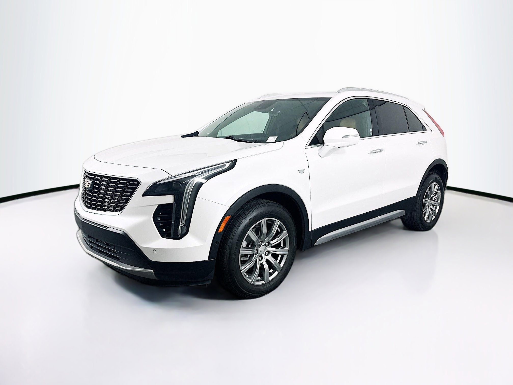 Used 2023 Cadillac XT4 Premium Luxury w/ Technology Package AWD/4WD image 3