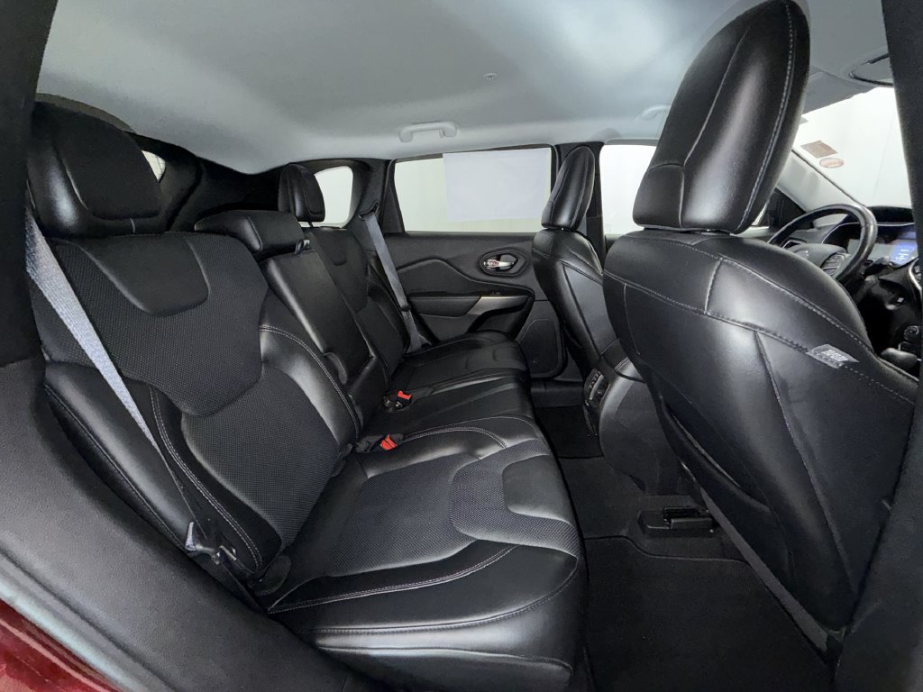 Used 2019 Jeep Cherokee Limited AWD/4WD image 11