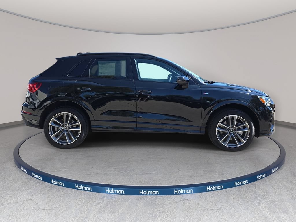 Certified 2025 Audi Q3 2.0T Premium w/ Convenience Package AWD/4WD image 4