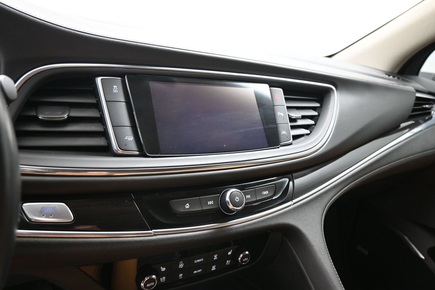 Used 2018 Buick Enclave Premium w/ Experience Buick Package FWD image 15