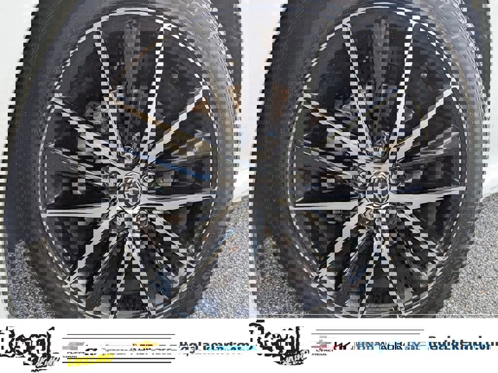 Used 2021 Toyota Camry SE image 30