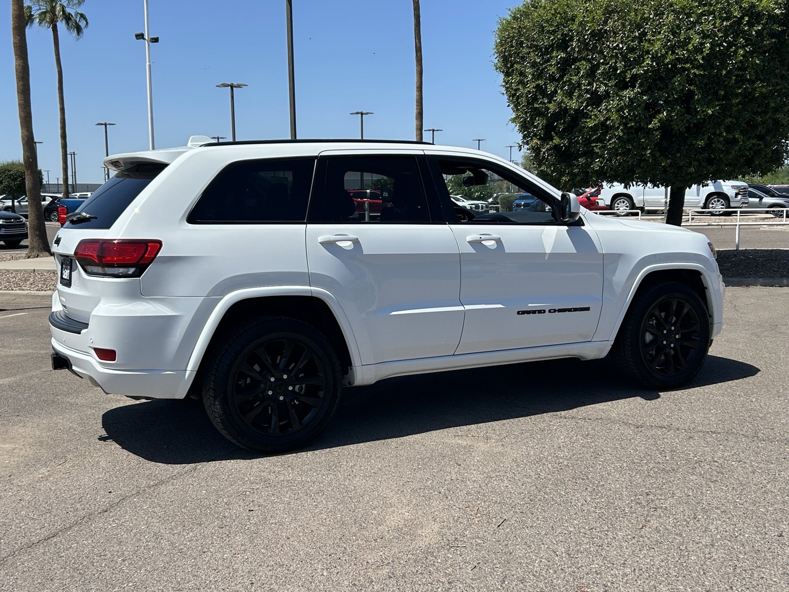Used 2020 Jeep Grand Cherokee Altitude RWD image 5