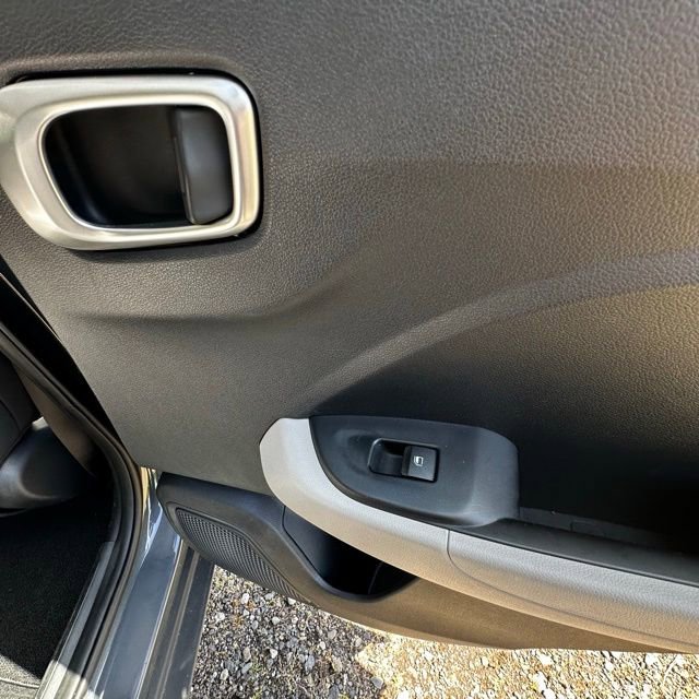 Certified 2025 Hyundai Venue SEL FWD image 17