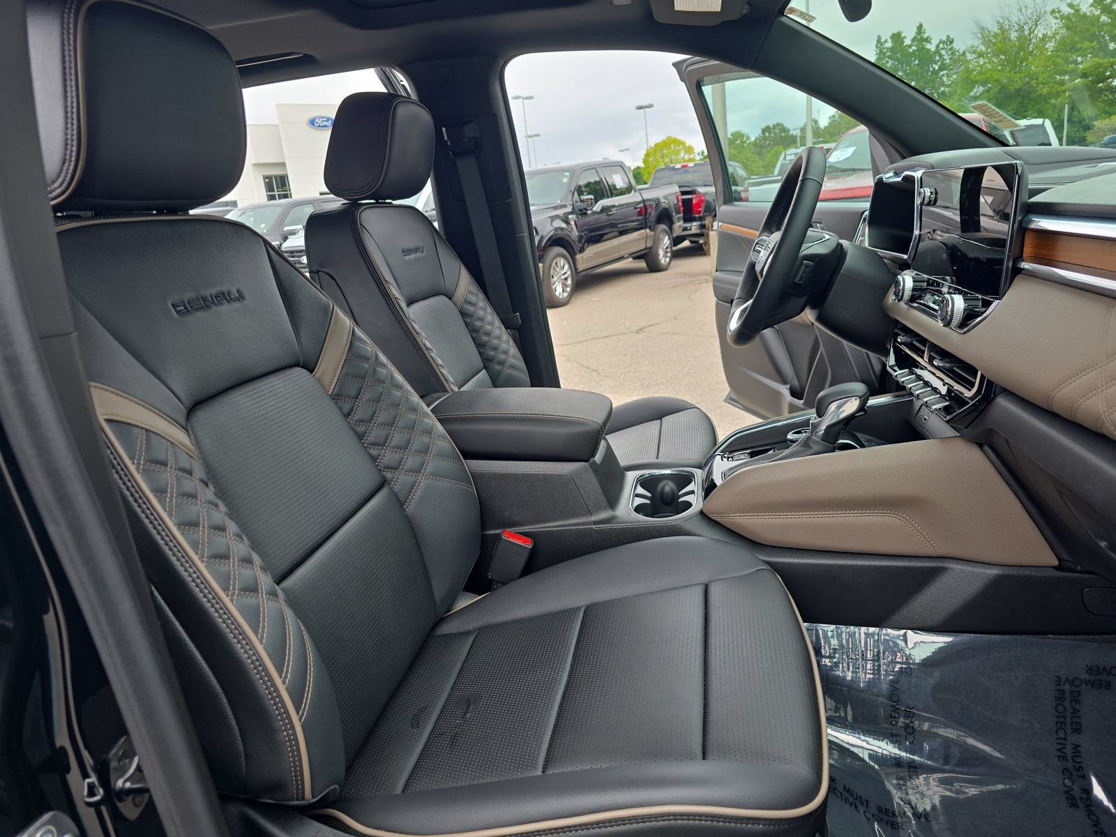 Used 2024 GMC Canyon Denali w/ LPO, Denali Black Edition AWD/4WD image 10