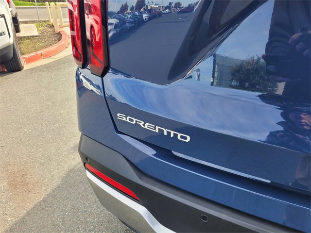 Used 2024 Kia Sorento S w/ Panoramic Sunroof Package image 6