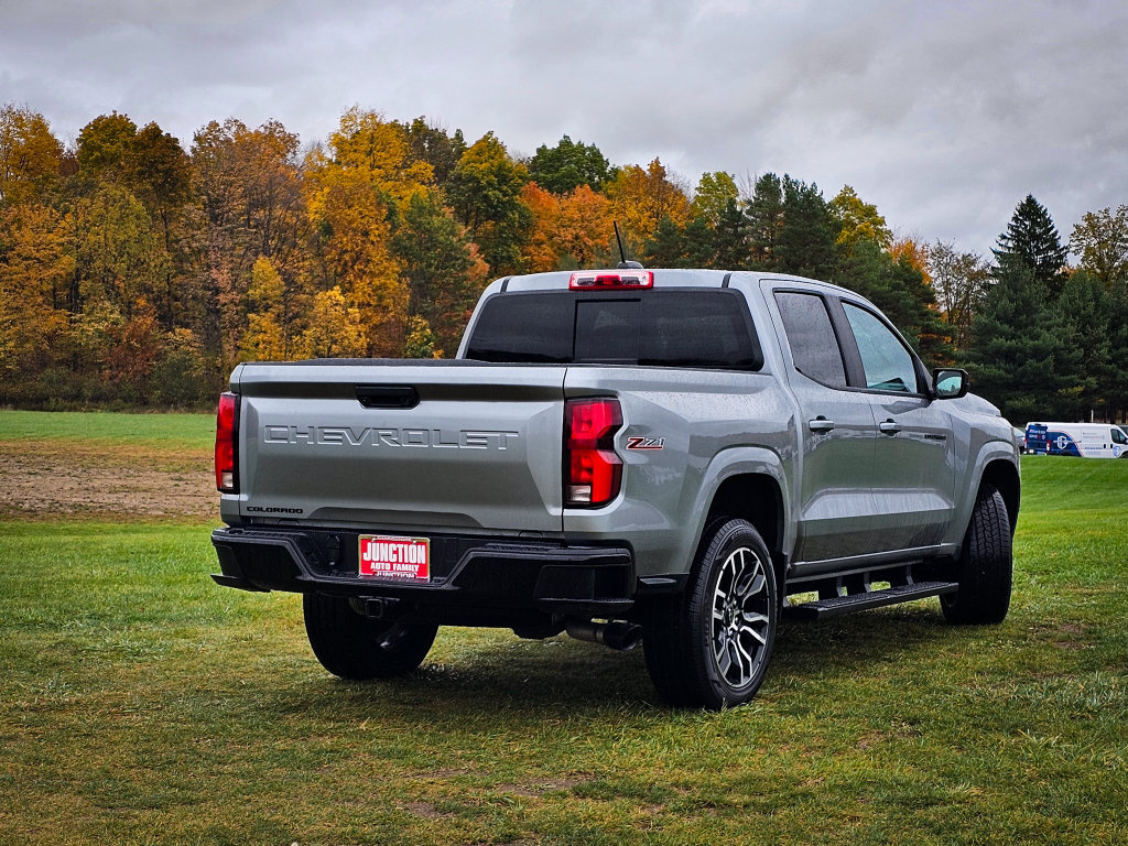 Used 2024 Chevrolet Colorado Z71 w/ LPO, Dark Essentials Package AWD/4WD image 4