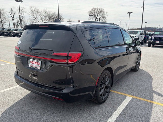 New 2026 Chrysler Pacifica Limited w/ S Appearance Package FWD image 8