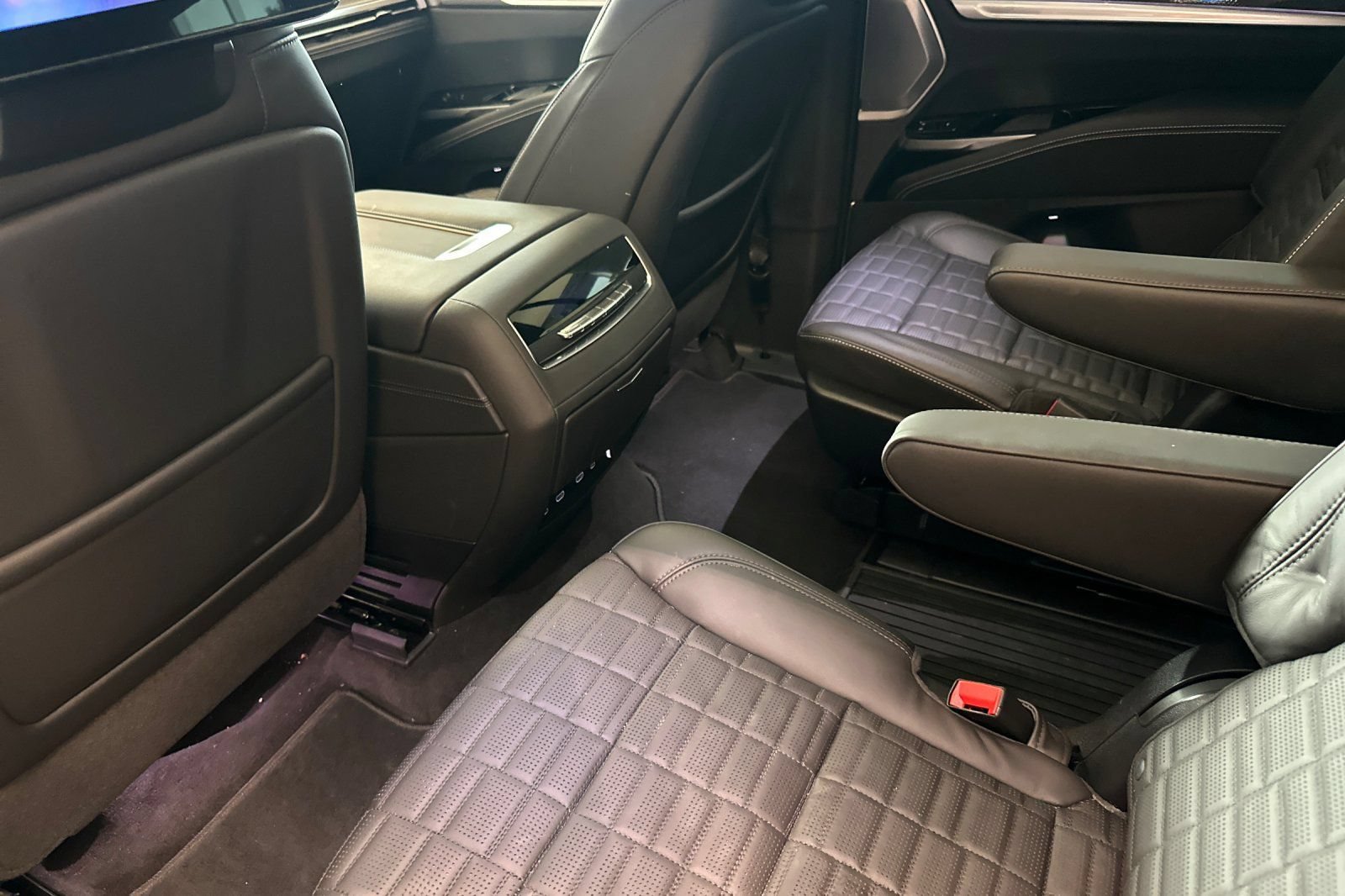 Certified 2025 Cadillac Escalade V w/ LPO, ONYX Package AWD/4WD image 14