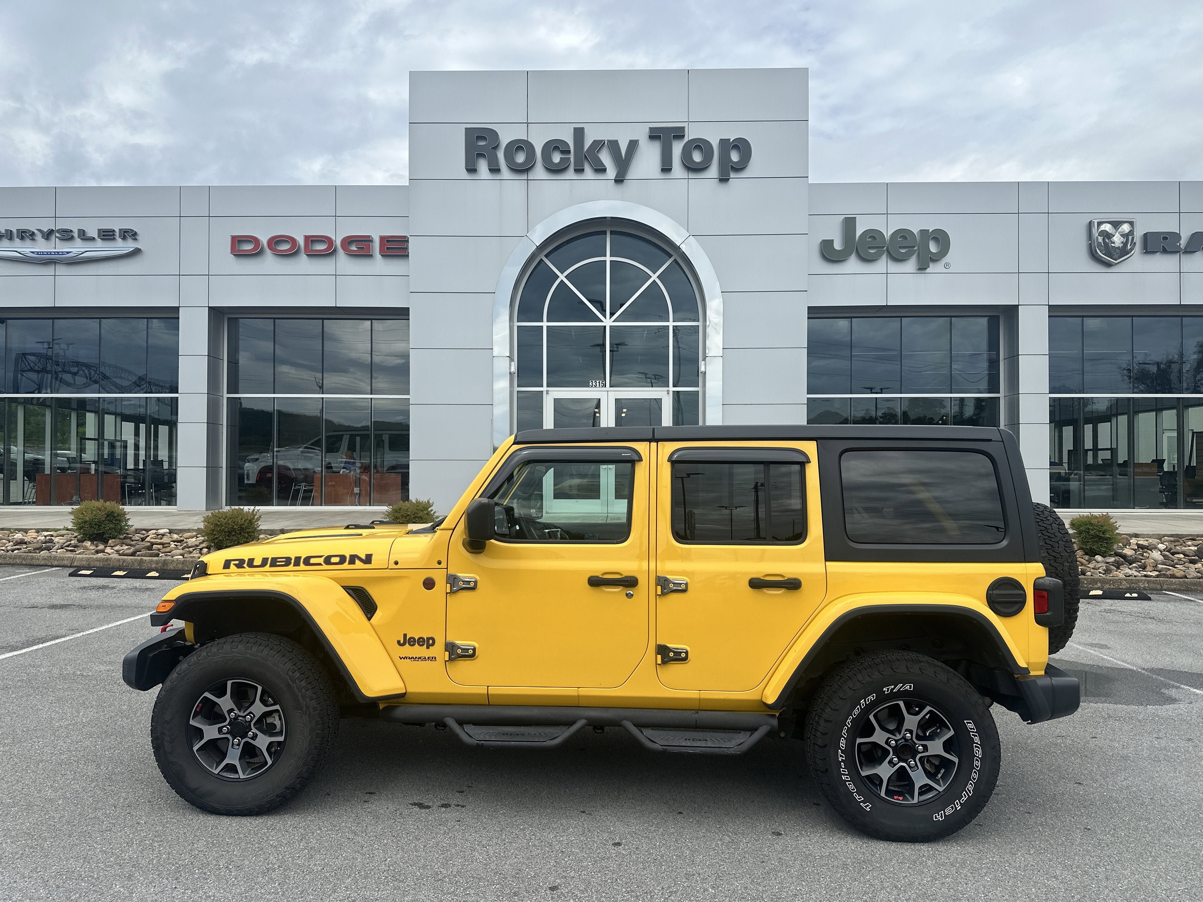 Used 2019 Jeep Wrangler Unlimited Rubicon w/ Cold Weather Group AWD/4WD image 1