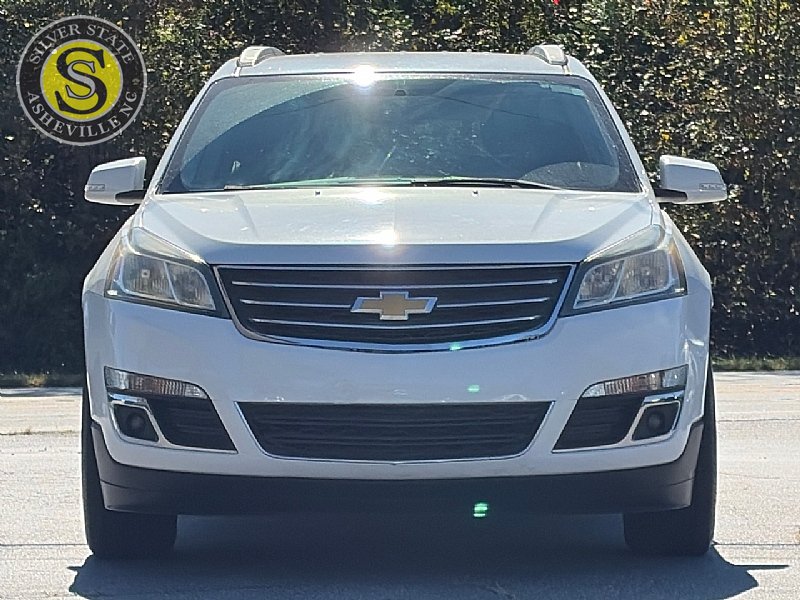 Used 2017 Chevrolet Traverse LT FWD image 2