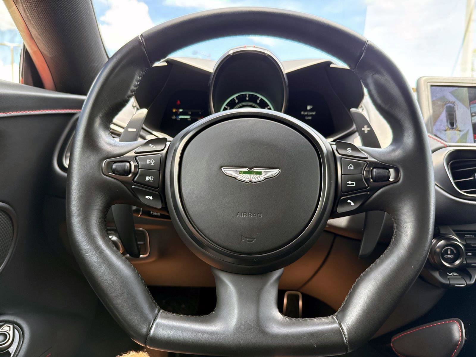 Used 2022 Aston Martin V8 Vantage Roadster RWD image 28