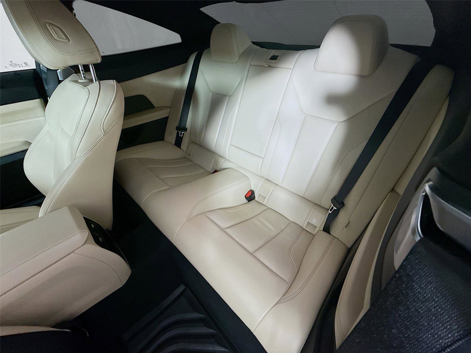 Used 2025 BMW 440i xDrive Coupe w/ Premium Package image 16