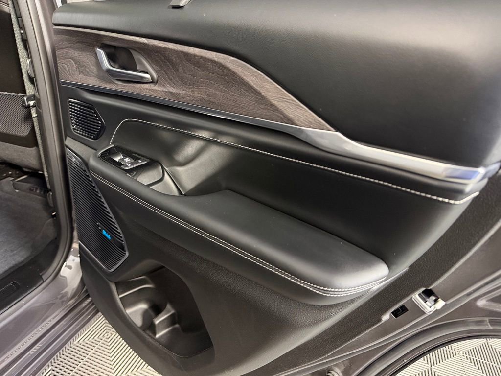 Certified 2022 Jeep Grand Cherokee Overland w/ Advanced Protech Group III image 33