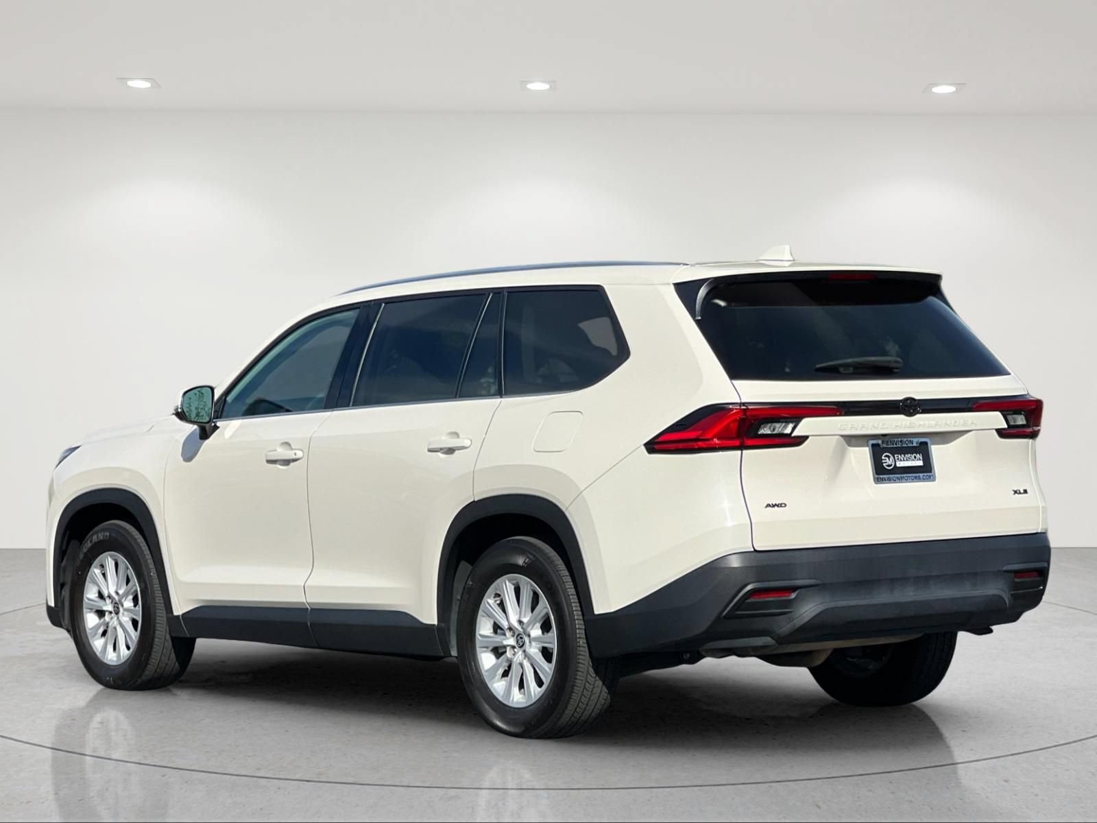 Used 2024 Toyota Grand Highlander AWD image 3