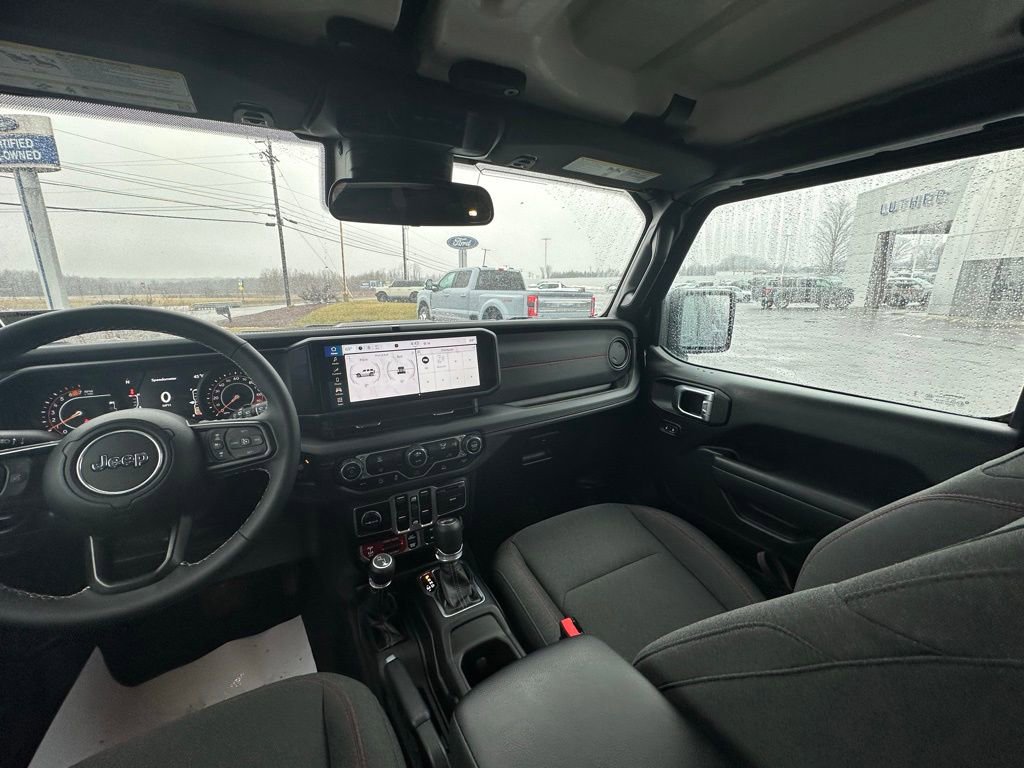 Used 2025 Jeep Wrangler Unlimited Rubicon image 14