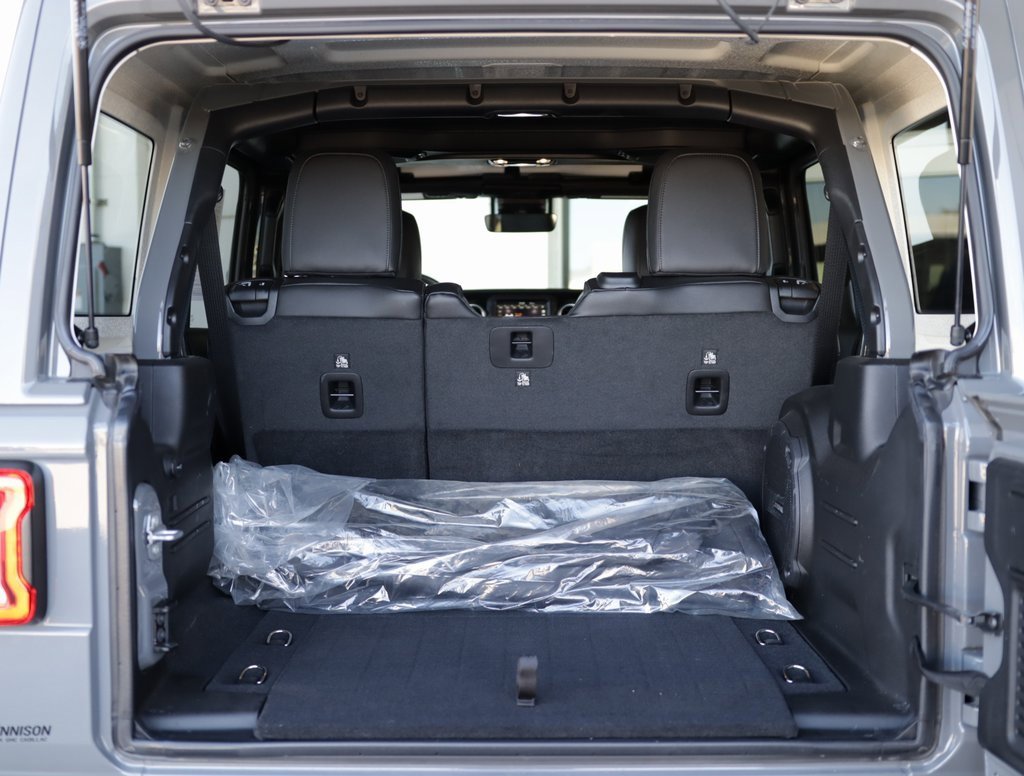 Used 2021 Jeep Wrangler Unlimited Rubicon w/ Trailer Tow Package image 31