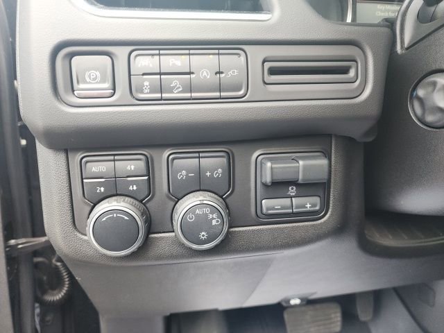 Used 2021 Chevrolet Suburban Z71 w/ Z71 Signature Package AWD/4WD image 28