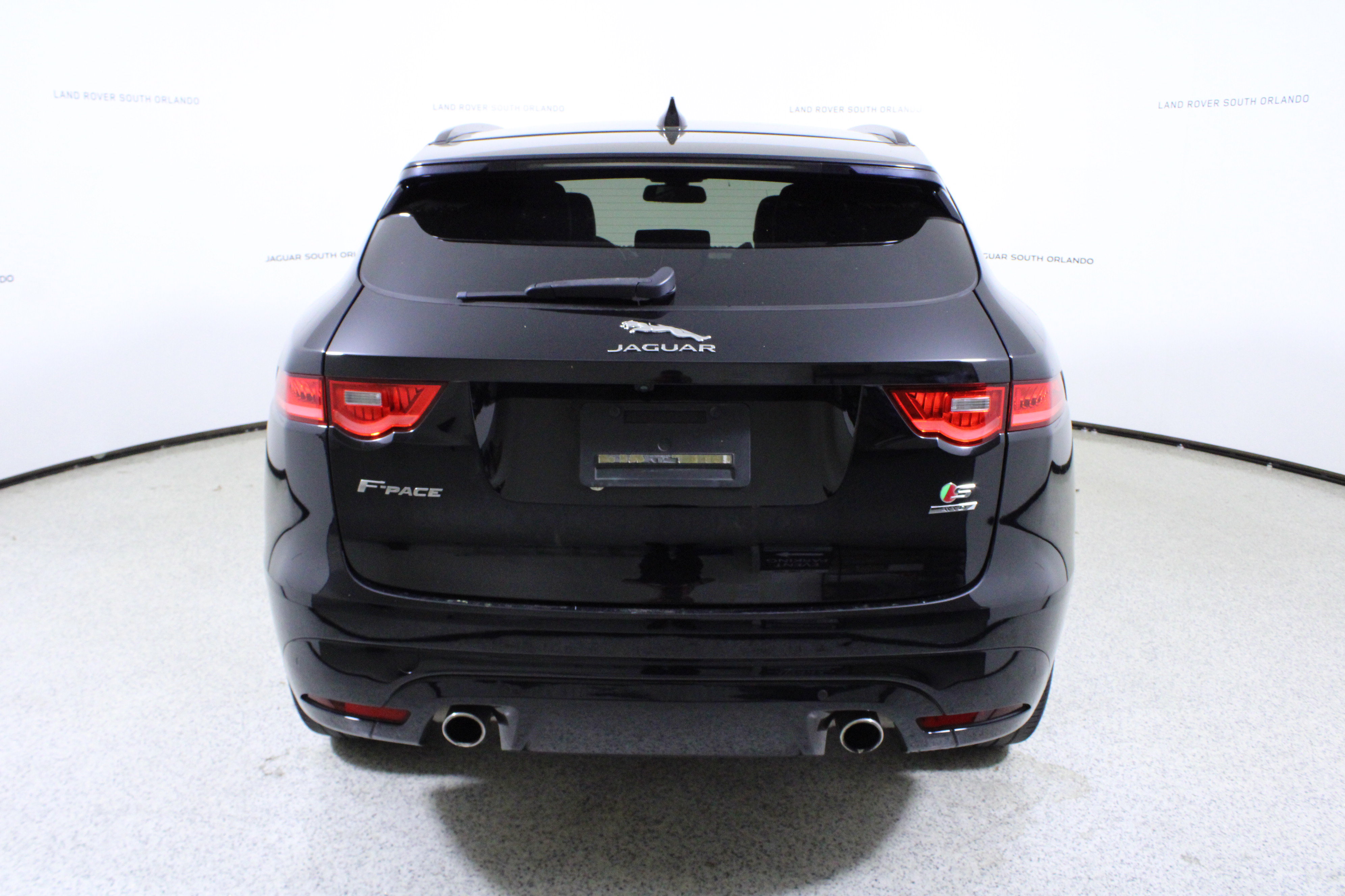 Used 2018 Jaguar F-PACE S image 6