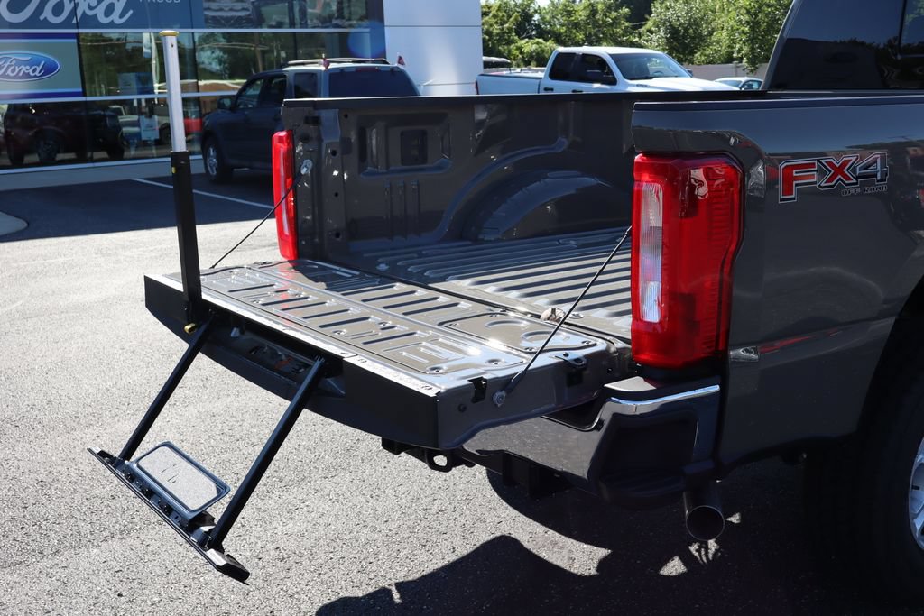 New 2026 Ford F350 XLT w/ FX4 Off-Road Package AWD/4WD image 17