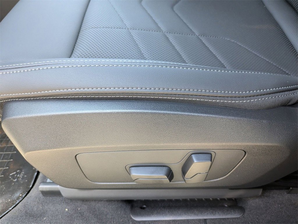 New 2025 BMW X2 xDrive28i w/ Convenience Package image 10