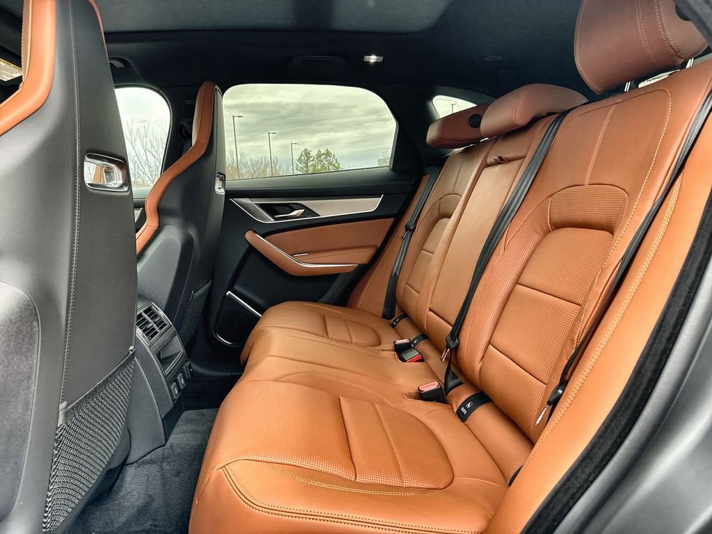 Used 2025 Jaguar F-PACE R-Dynamic S AWD/4WD image 15