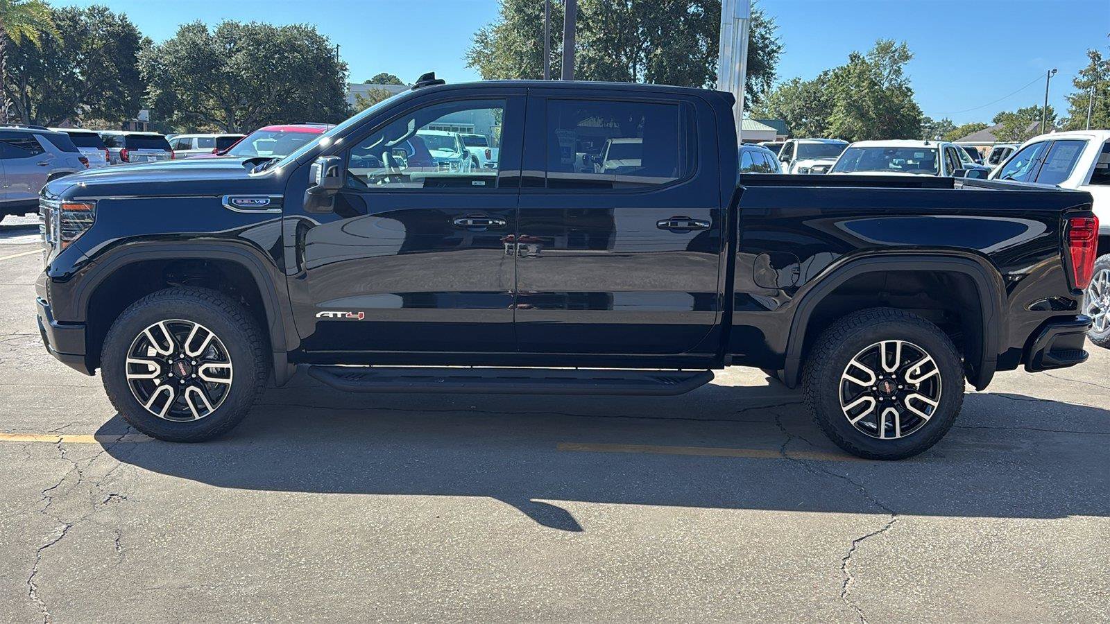 New 2026 GMC Sierra 1500 AT4 w/ AT4 Premium Package AWD/4WD image 4