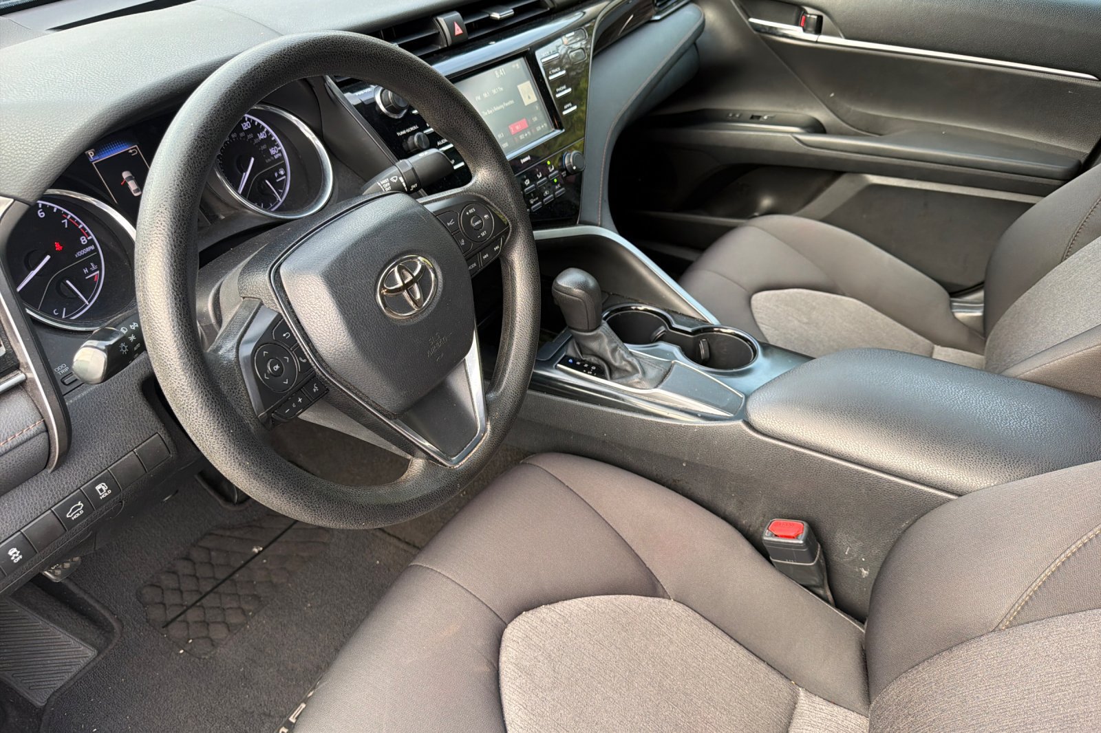 Used 2020 Toyota Camry LE w/ Carpet Mat Package FWD image 12