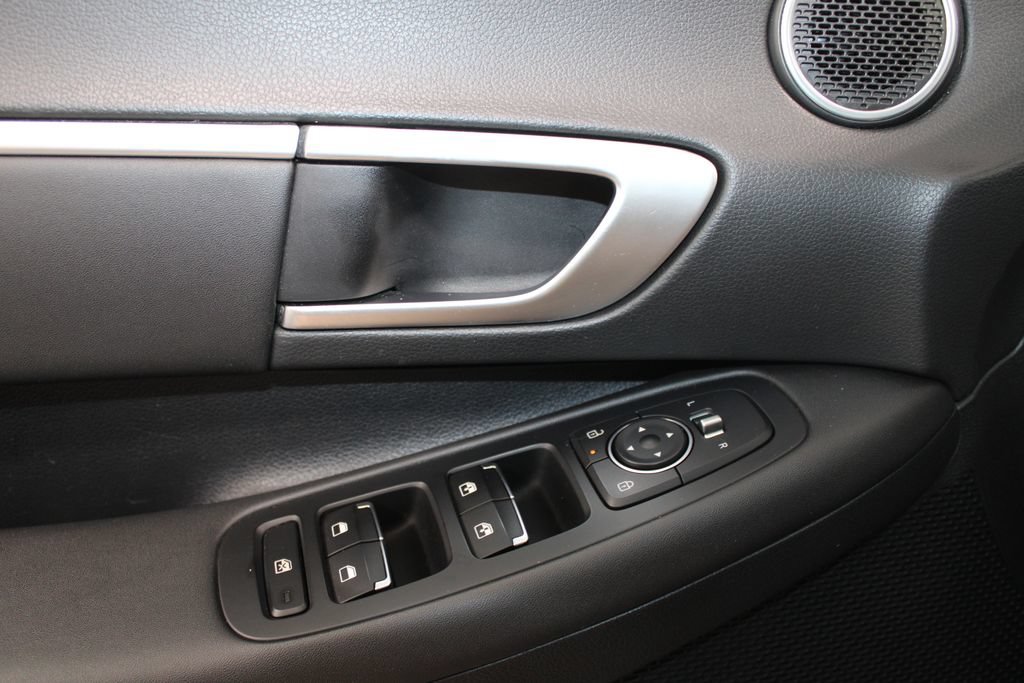 Used 2025 Hyundai Sonata SEL FWD image 40