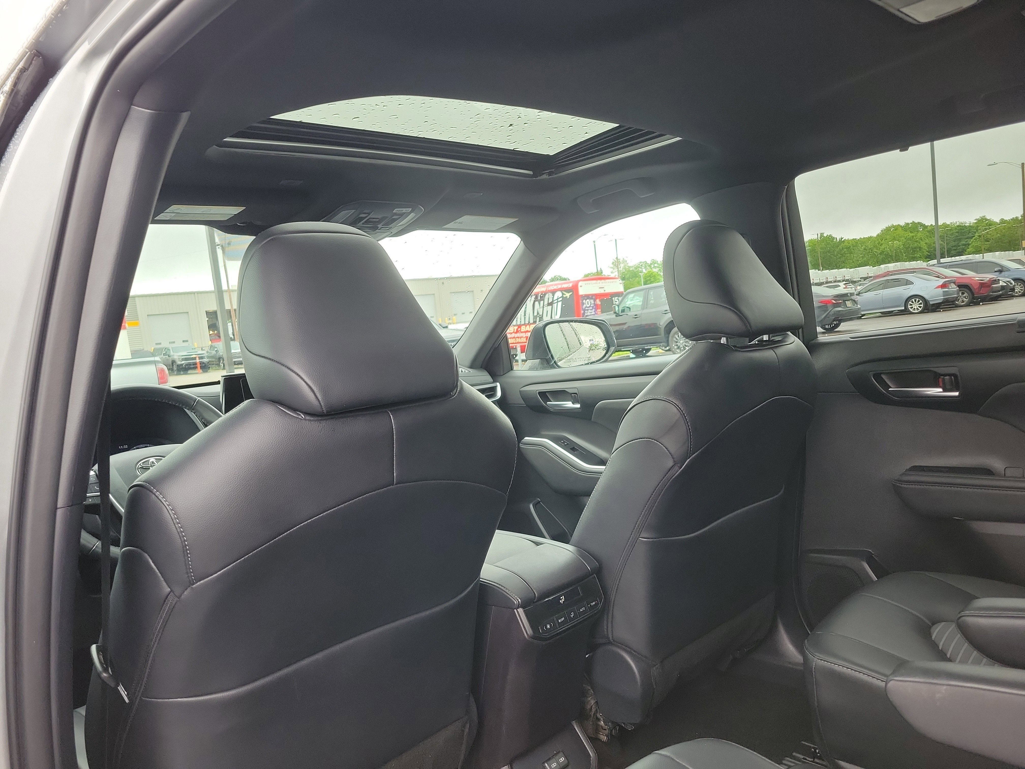 Used 2025 Toyota Highlander XSE AWD/4WD image 20