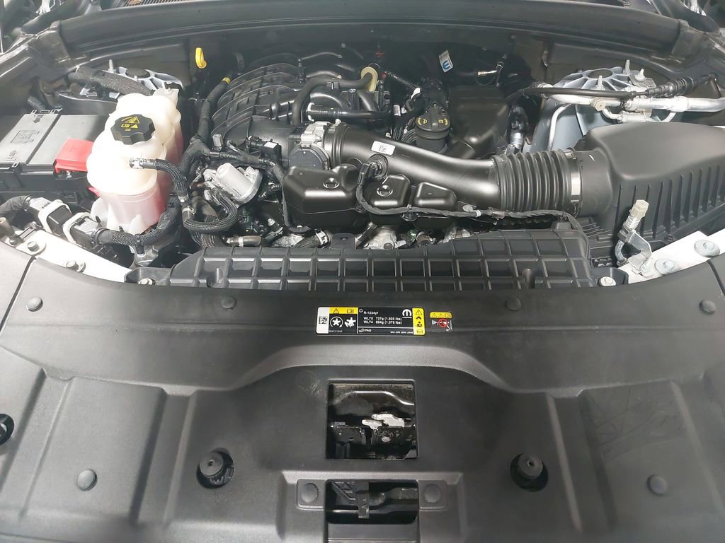 Used 2024 Jeep Grand Cherokee L Laredo image 32