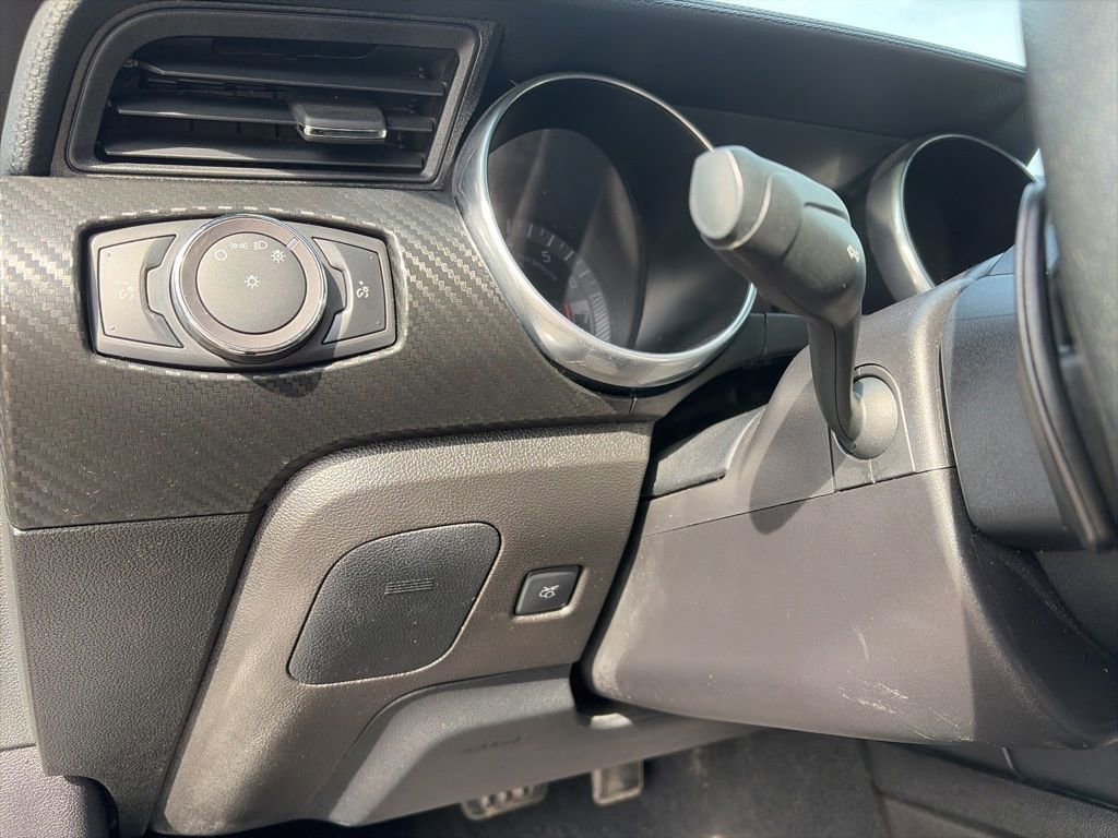 Used 2019 Ford Mustang Coupe RWD image 17