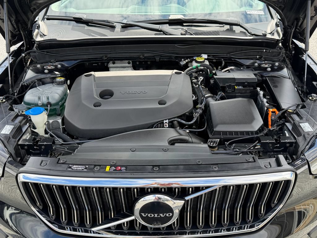 Certified 2023 Volvo XC40 B5 Plus w/ Driver Assist Package AWD/4WD image 43